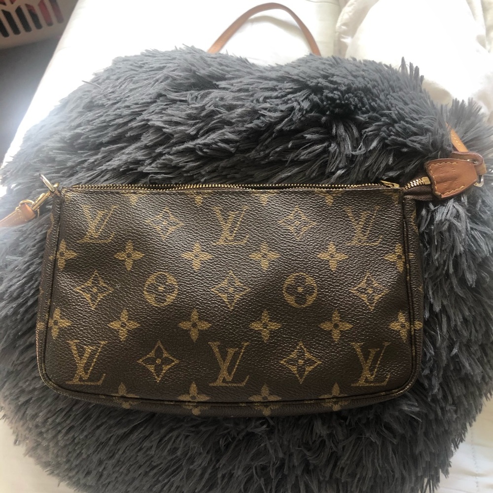 Louis Vuitton pochette